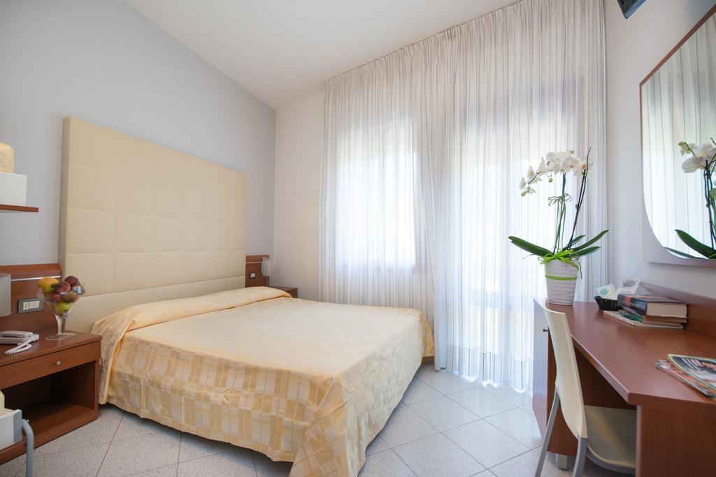 Albergo Arcobaleno Sottomarina Habitación foto